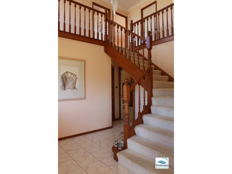 6 Seacliff  Pl, Caves Beach NSW 2281