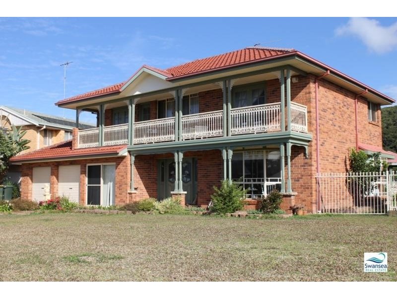 6 Seacliff  Pl, Caves Beach NSW 2281