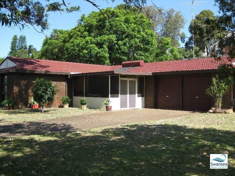 22 Caldwell St, Caves Beach NSW 2281