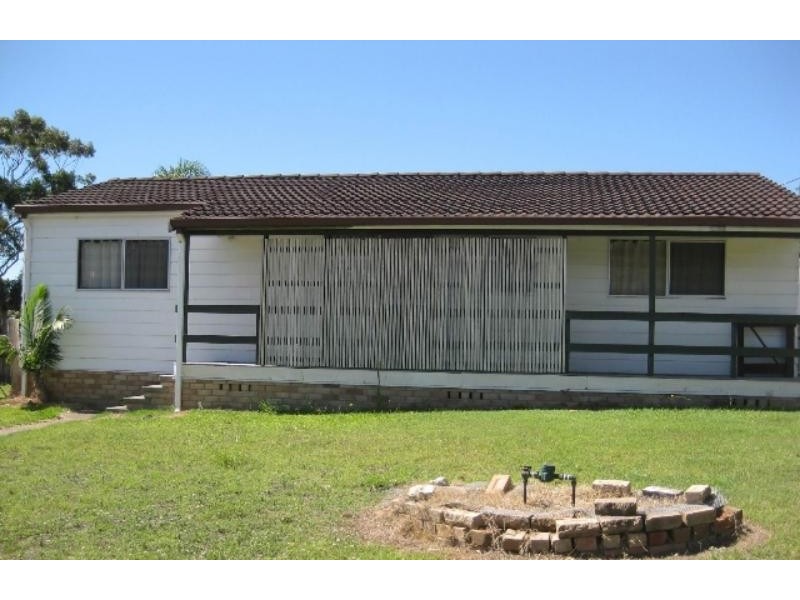 95 Park Ave, Caves Beach NSW 2281