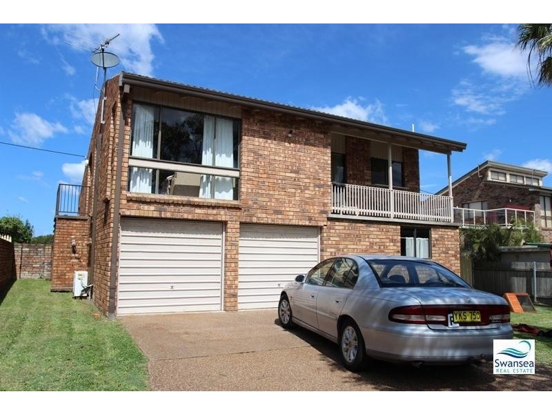 9 South Cl, Caves Beach NSW 2281