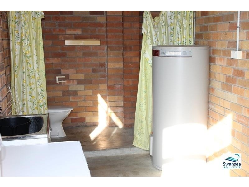 9 South Cl, Caves Beach NSW 2281