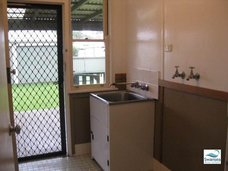 21 Phillip St, Caves Beach NSW 2281