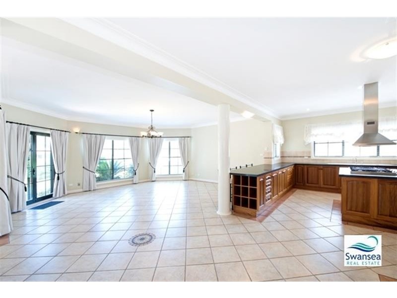 6 Spoon Rocks Rd, Caves Beach NSW 2281