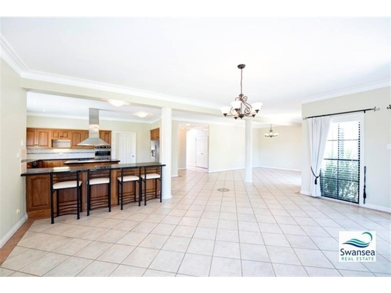 6 Spoon Rocks Rd, Caves Beach NSW 2281