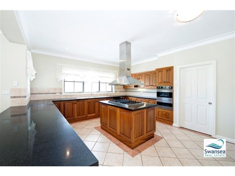 6 Spoon Rocks Rd, Caves Beach NSW 2281
