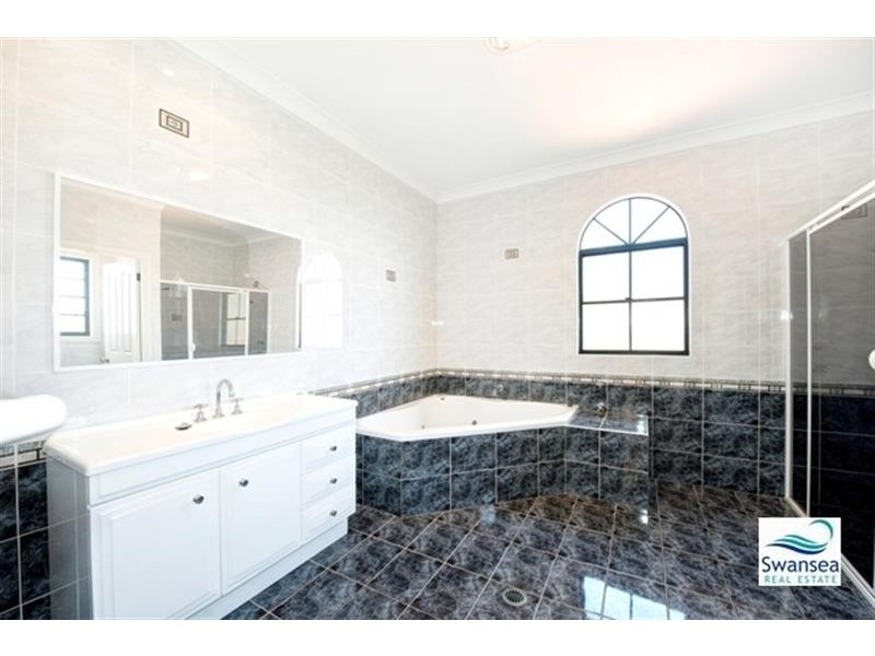 6 Spoon Rocks Rd, Caves Beach NSW 2281