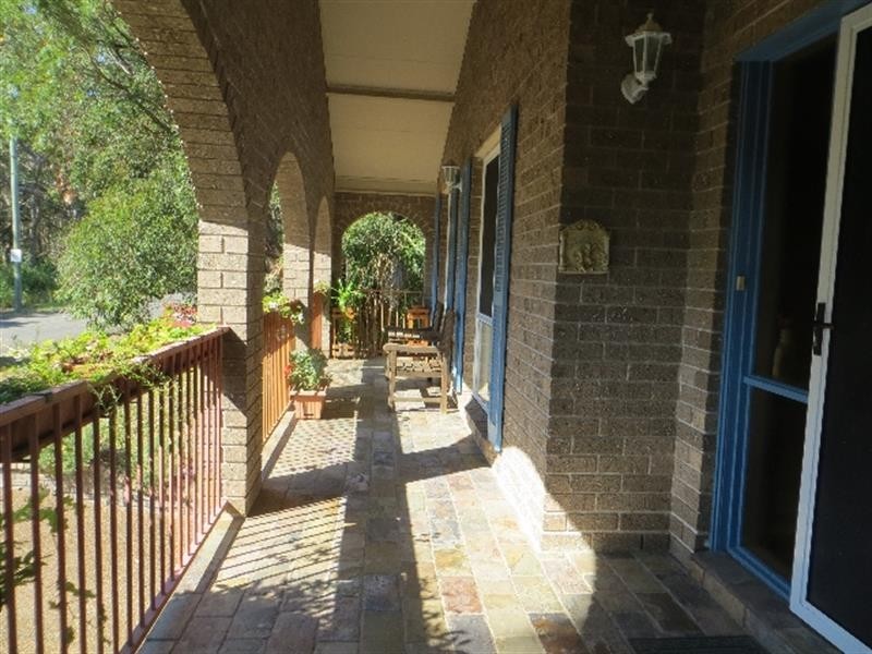 63 Scenic  Dr, Caves Beach NSW 2281