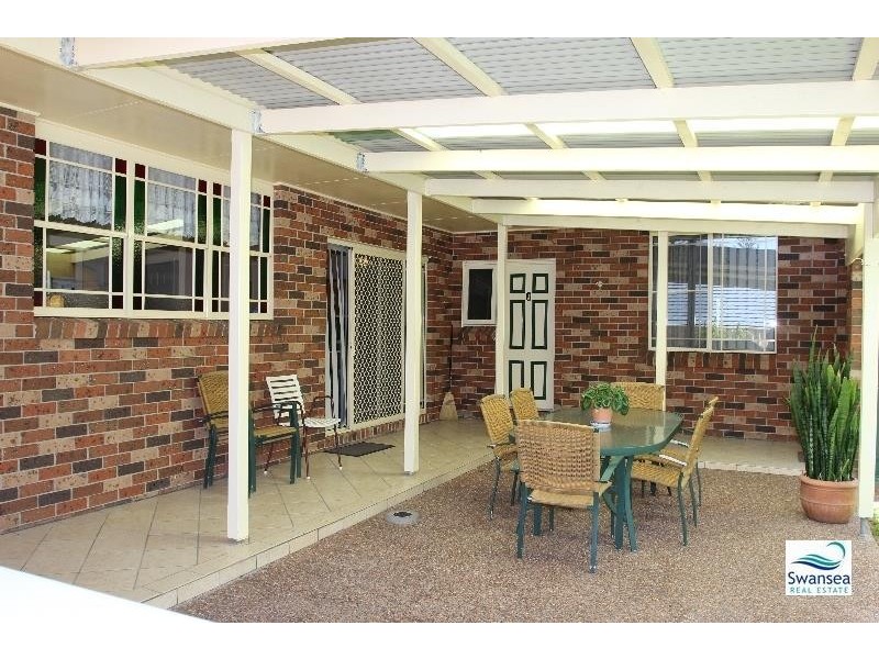 8 Aquamarine Cl, Caves Beach NSW 2281