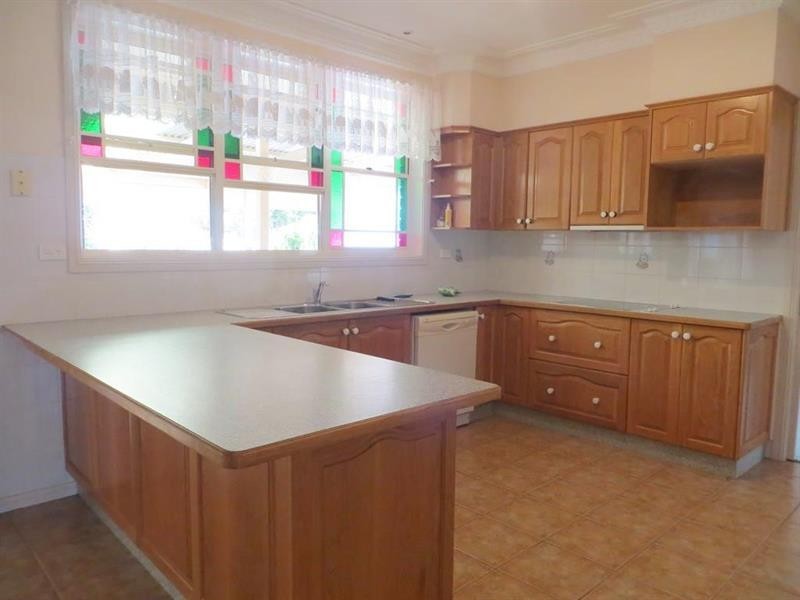 8 Aquamarine Cl, Caves Beach NSW 2281
