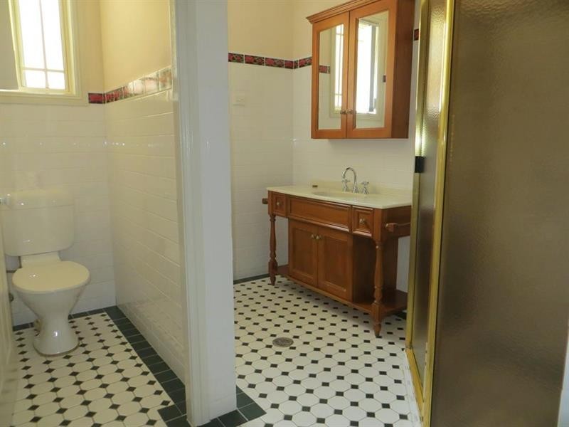 8 Aquamarine Cl, Caves Beach NSW 2281