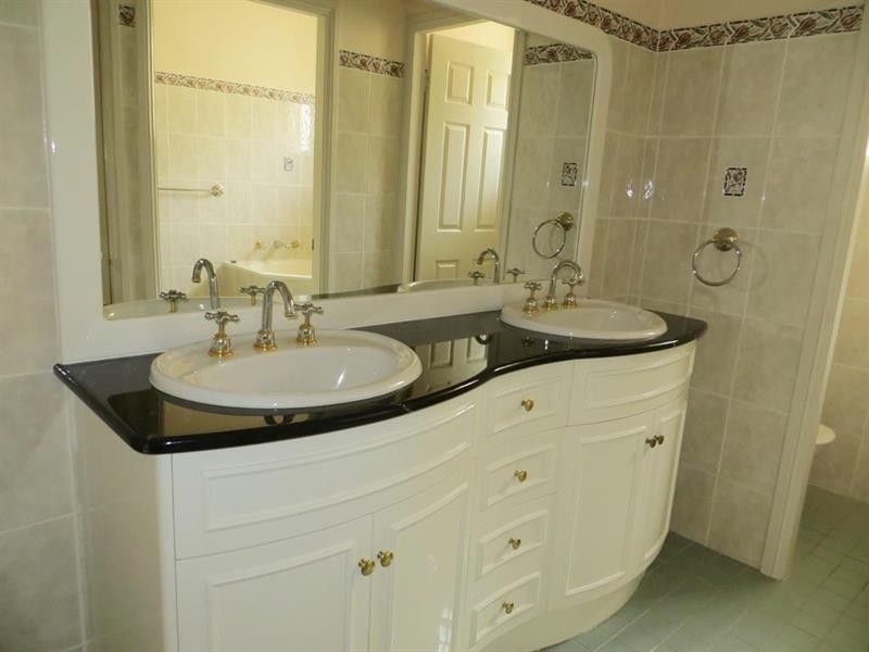 8 Aquamarine Cl, Caves Beach NSW 2281