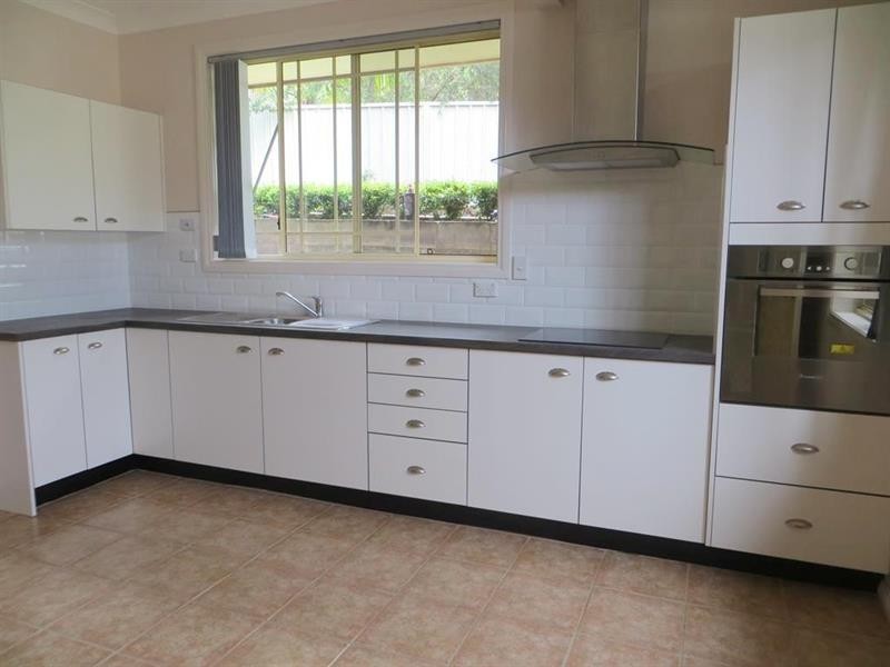 8 Aquamarine Cl, Caves Beach NSW 2281