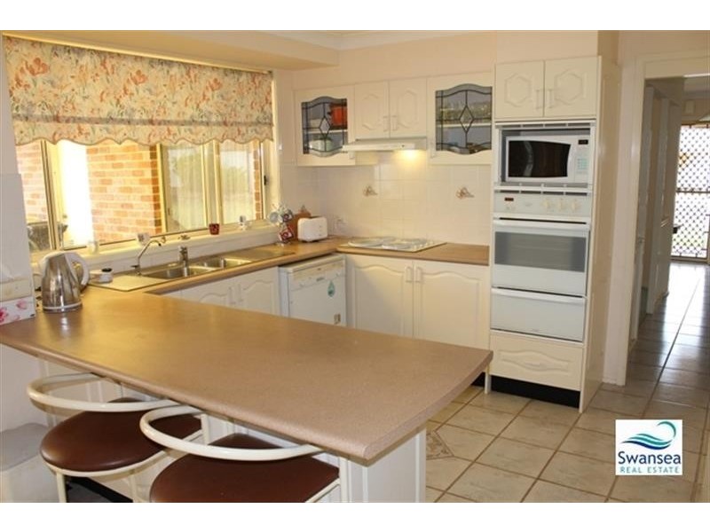 3 Clipper Cl, Caves Beach NSW 2281