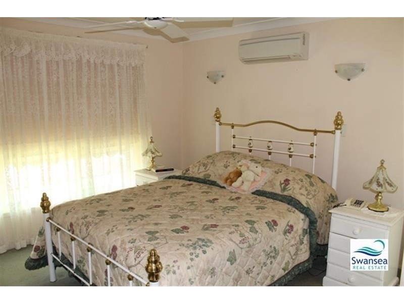 3 Clipper Cl, Caves Beach NSW 2281