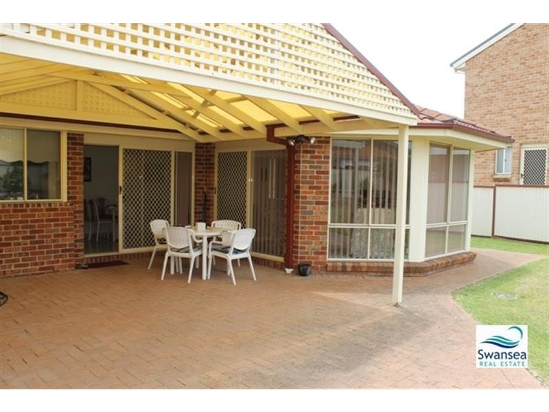 3 Clipper Cl, Caves Beach NSW 2281