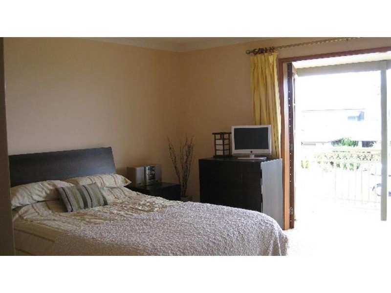 6 Seacliff Pl, Caves Beach NSW 2281