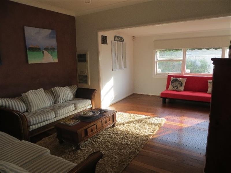 12 Tirriki St, Blacksmiths NSW 2281