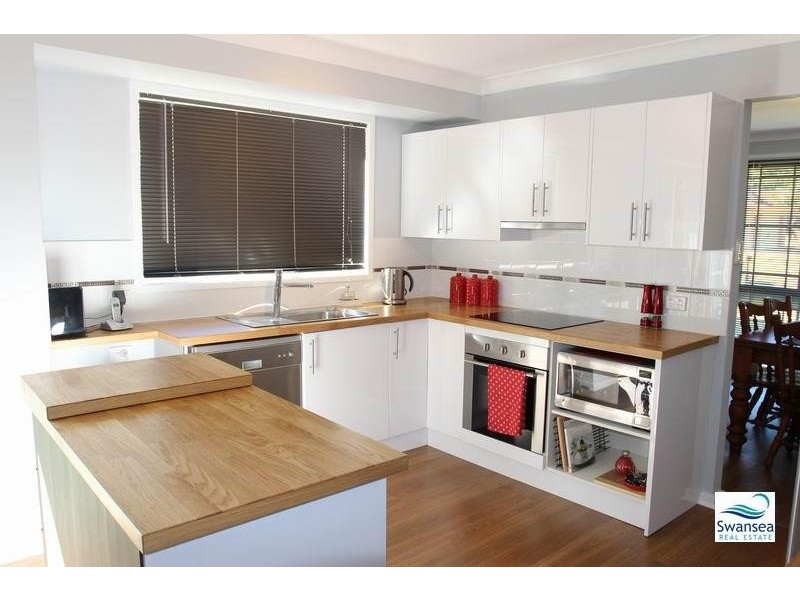 16 Satinwood Ct, Caves Beach NSW 2281