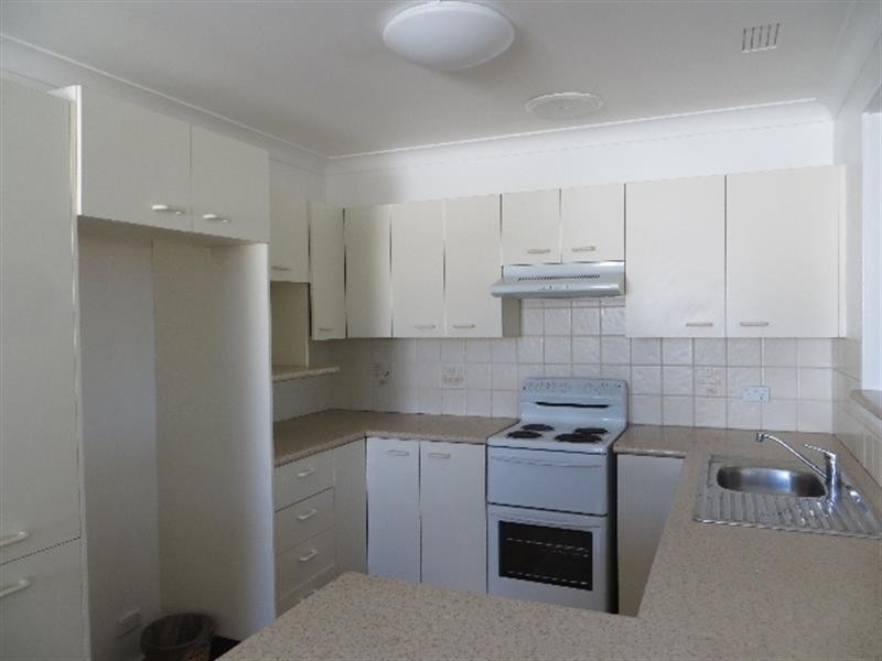 25 Caves Beach Rd, Caves Beach NSW 2281