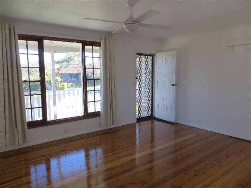 25 Caves Beach Rd, Caves Beach NSW 2281
