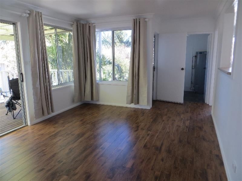 25 Caves Beach Rd, Caves Beach NSW 2281