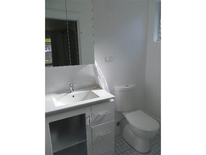25 Caves Beach Rd, Caves Beach NSW 2281