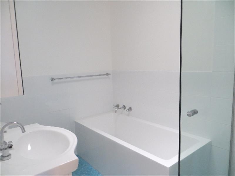 25 Caves Beach Rd, Caves Beach NSW 2281