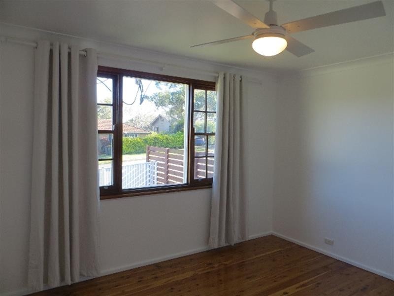 25 Caves Beach Rd, Caves Beach NSW 2281