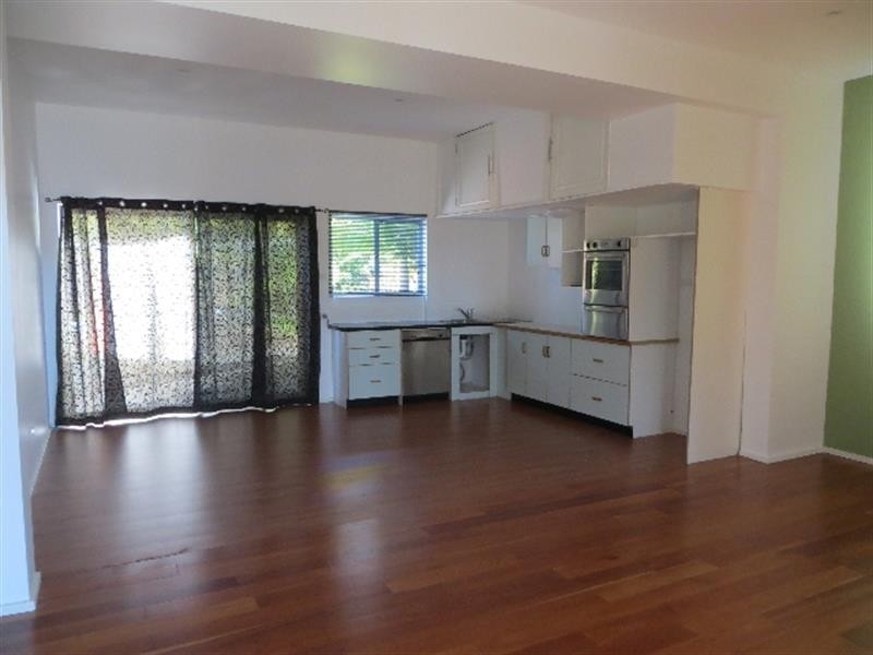 16 Macquarie Rd, Mannering Park NSW 2259