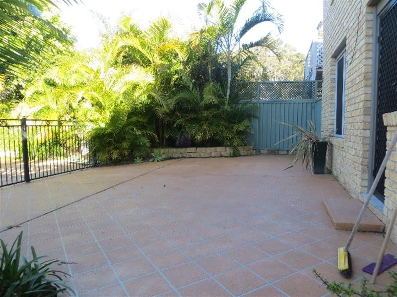 16 Macquarie Rd, Mannering Park NSW 2259