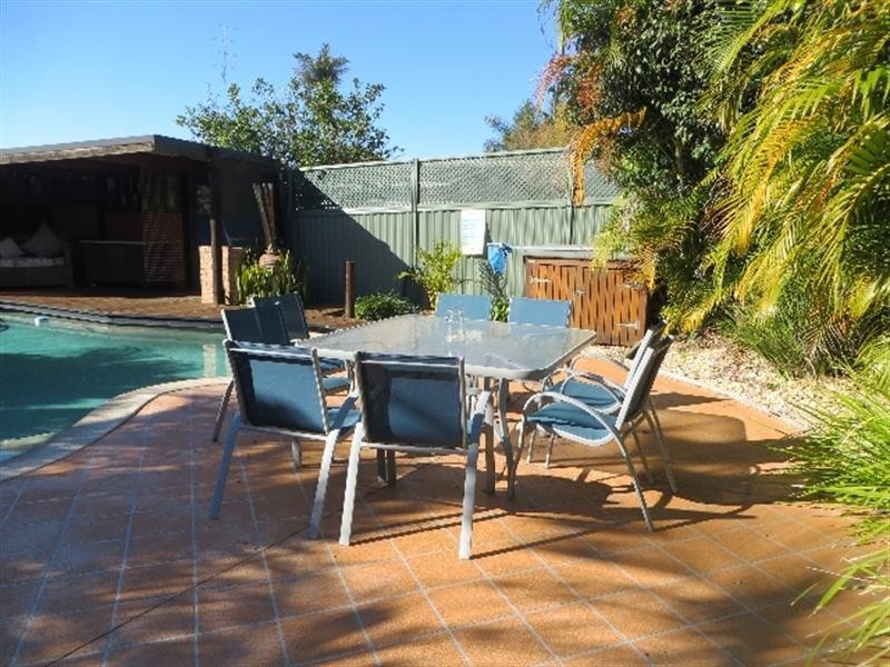 16 Macquarie Rd, Mannering Park NSW 2259