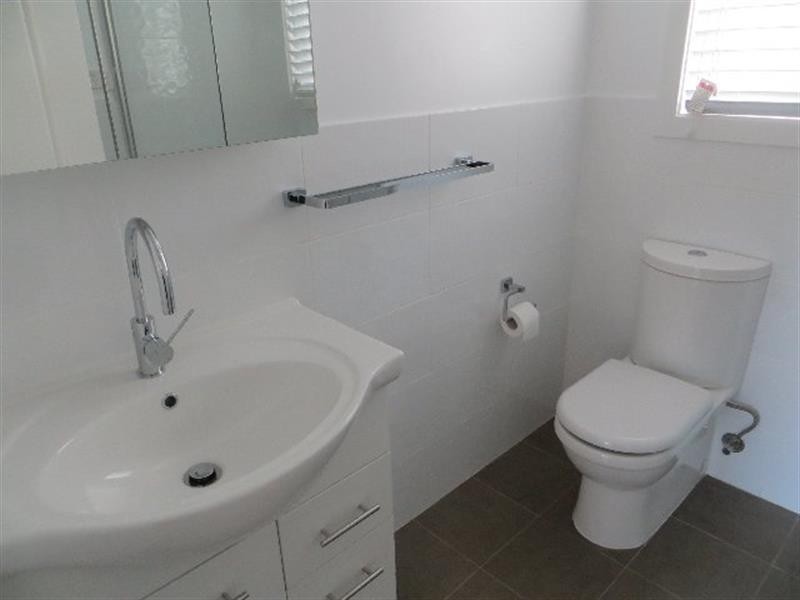 25A Caves Beach Rd, Caves Beach NSW 2281