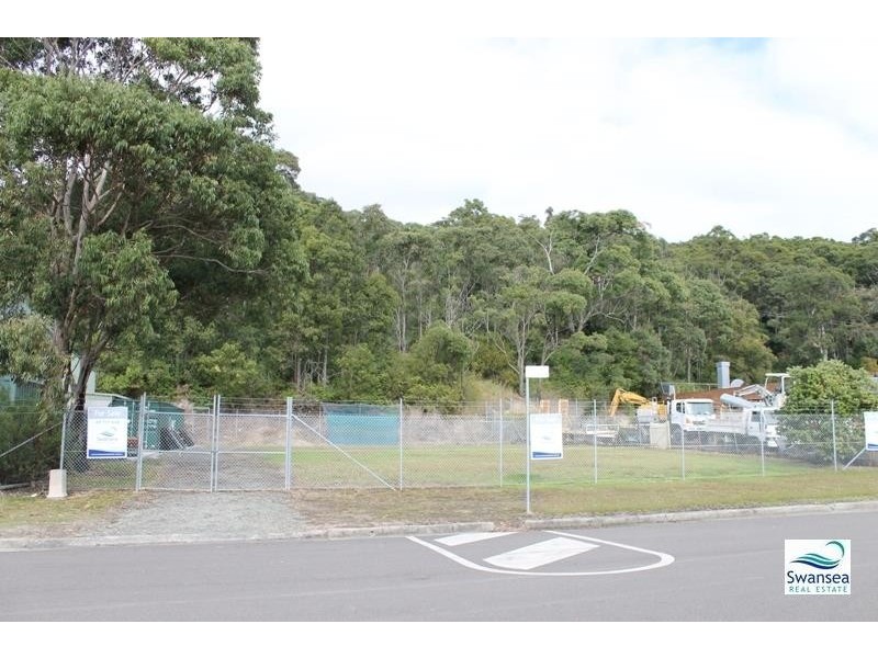 23 Strathmore Rd, Caves Beach NSW 2281