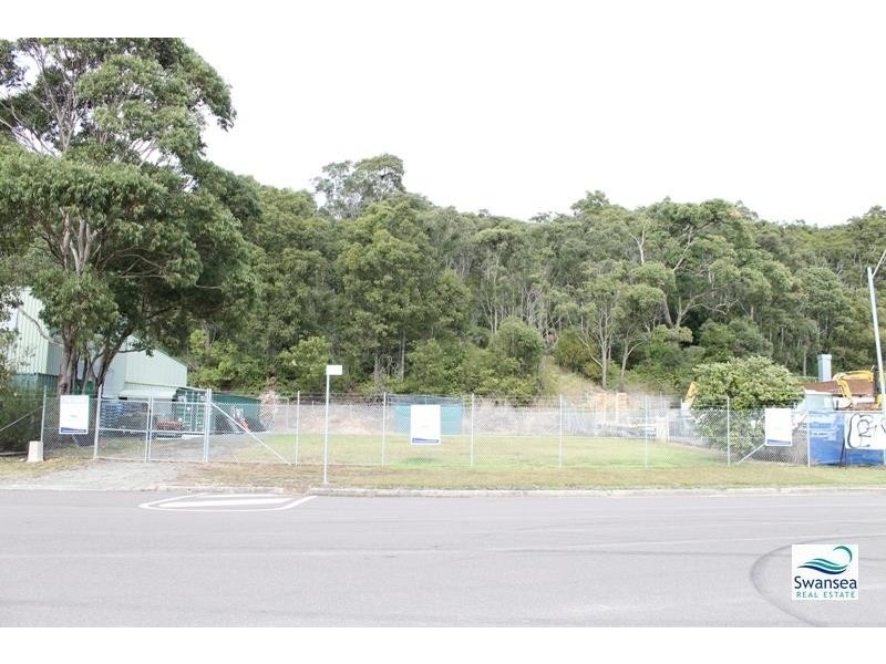 23 Strathmore Rd, Caves Beach NSW 2281