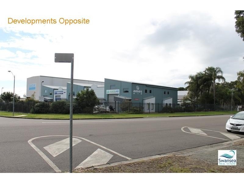 23 Strathmore Rd, Caves Beach NSW 2281