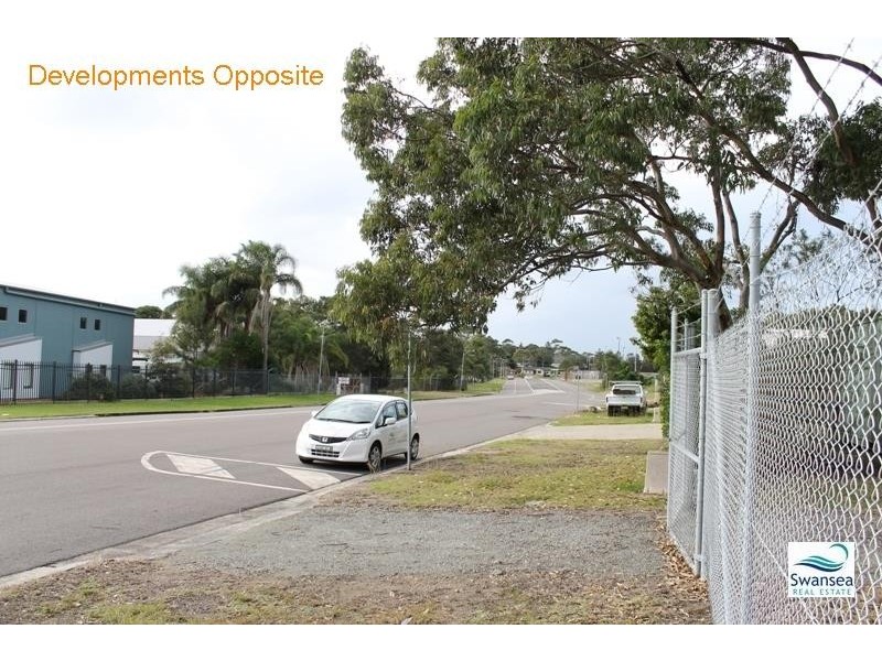23 Strathmore Rd, Caves Beach NSW 2281