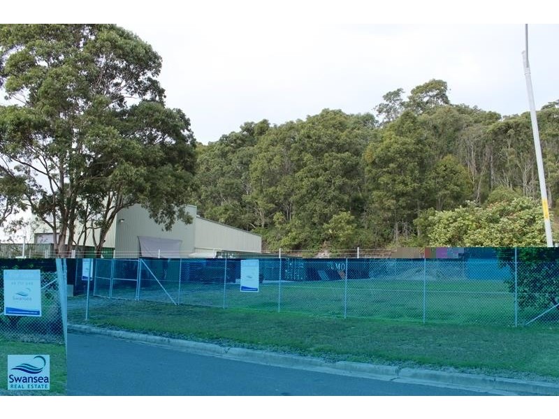 23 Strathmore Rd, Caves Beach NSW 2281