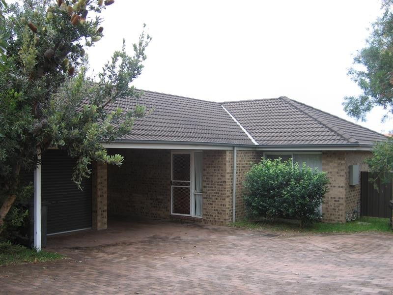 19 Seaspray  Cl, Caves Beach NSW 2281