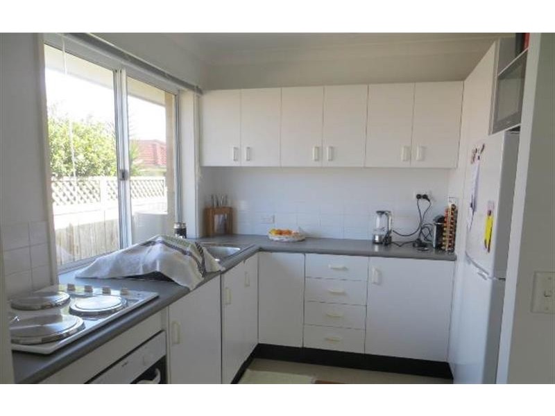 19 Seaspray  Cl, Caves Beach NSW 2281