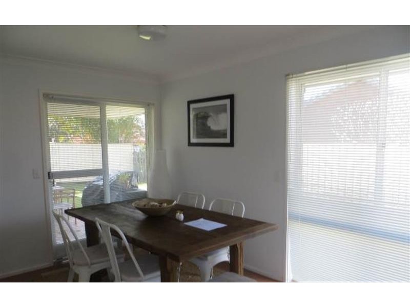 19 Seaspray  Cl, Caves Beach NSW 2281