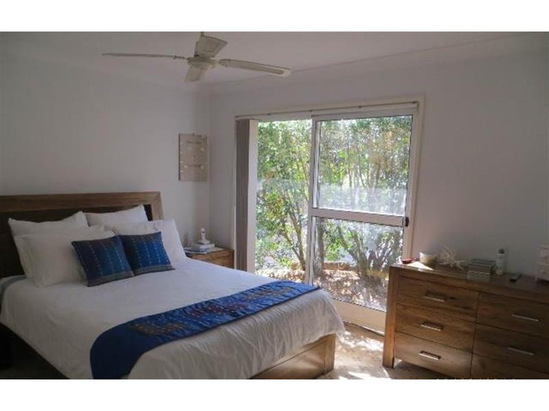 19 Seaspray  Cl, Caves Beach NSW 2281