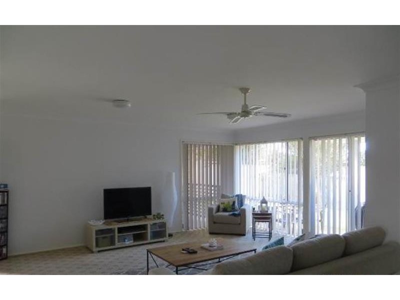 19 Seaspray  Cl, Caves Beach NSW 2281