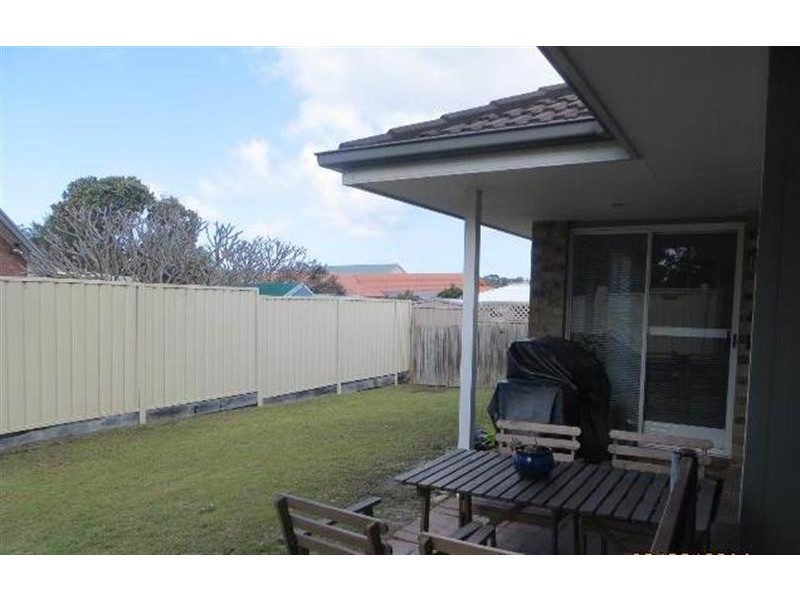 19 Seaspray  Cl, Caves Beach NSW 2281