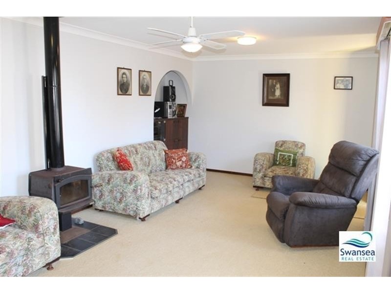 3 Rose Cl, Caves Beach NSW 2281