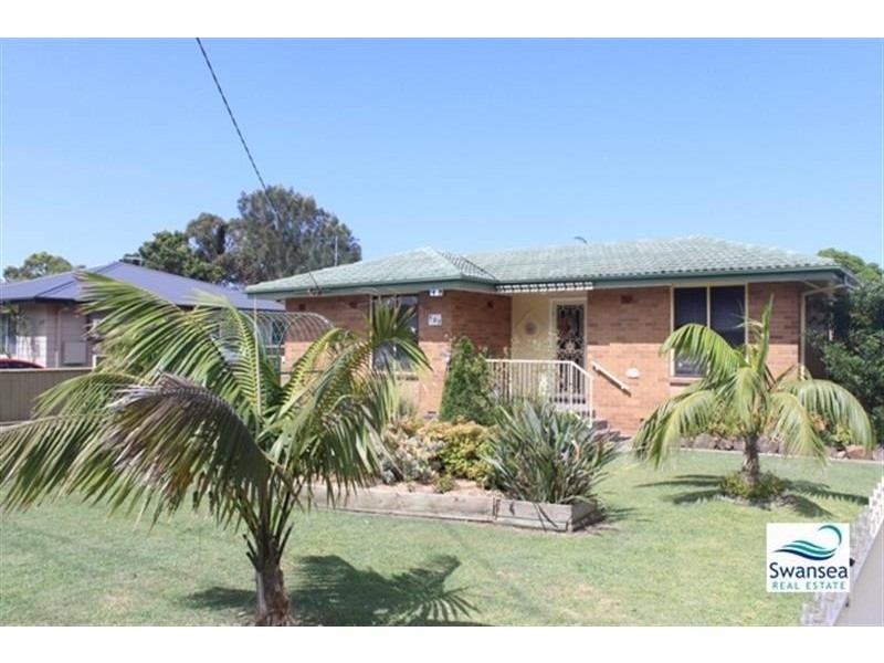 127 Park Ave, Caves Beach NSW 2281