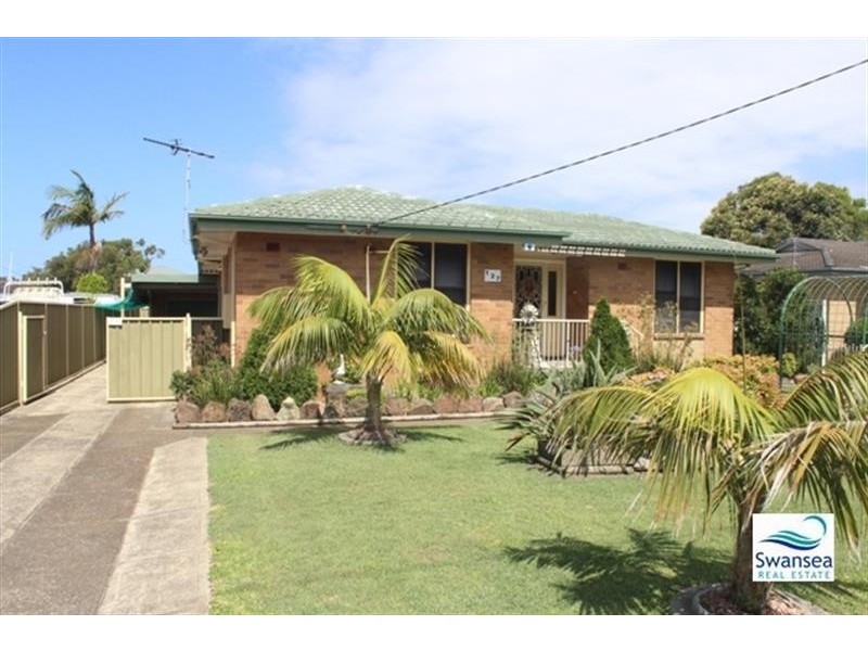 127 Park Ave, Caves Beach NSW 2281