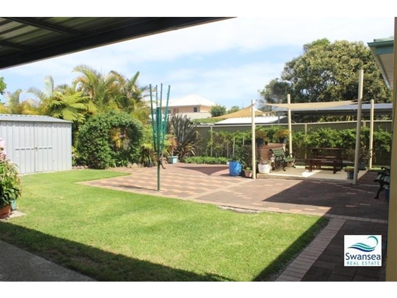127 Park Ave, Caves Beach NSW 2281