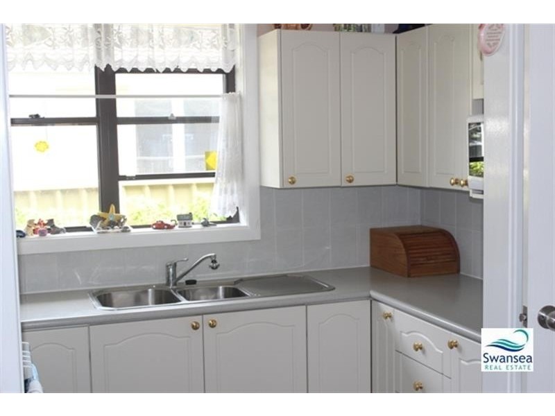 127 Park Ave, Caves Beach NSW 2281
