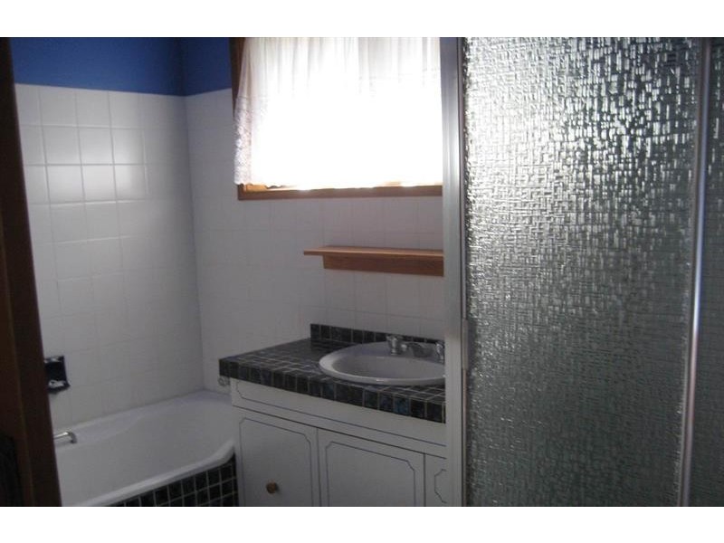 15 Bligh Ave, Caves Beach NSW 2281